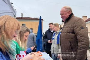 В Гродно собирают подписи за кандидатов на выборы президента. Где и что запрещено? Пикет возле Молодежного центра "Гродно".