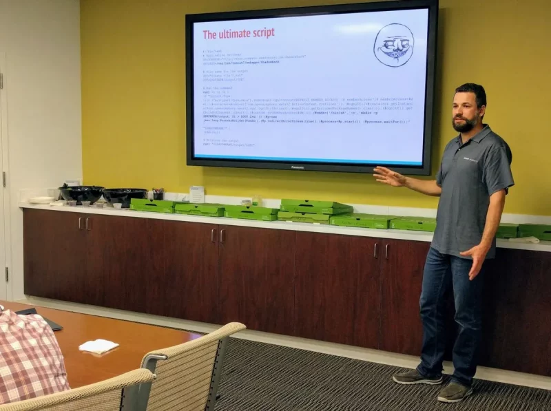 Презентация на конференции по компьютерной безопасности, Орегон. Фото: из архива героя