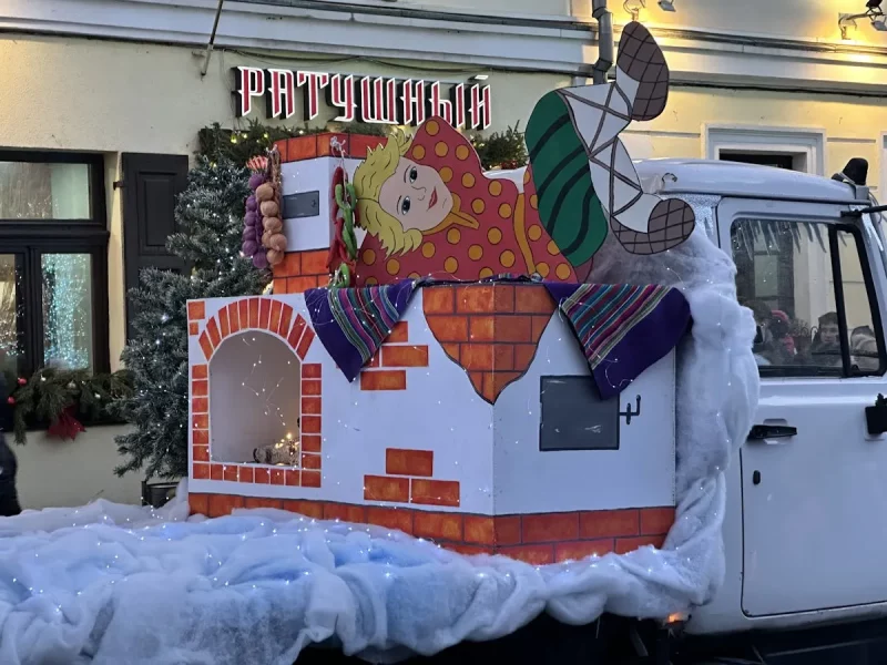 В Гродно прошел парад Дедов Морозов и Снегурочек