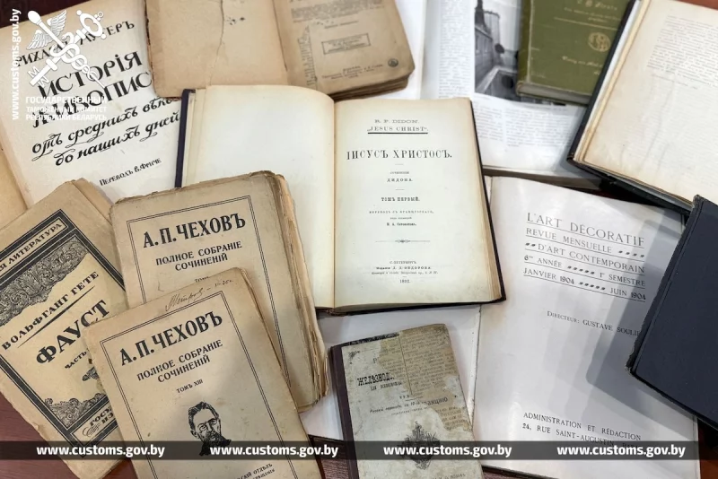 Иностранец попытался вывезти из Беларуси редкие книги и старинную швейную машинку — помешали гродненские таможенники Иностранец попытался вывезти из Беларуси редкие книги и старинную швейную машинку — помешали гродненские таможенники
