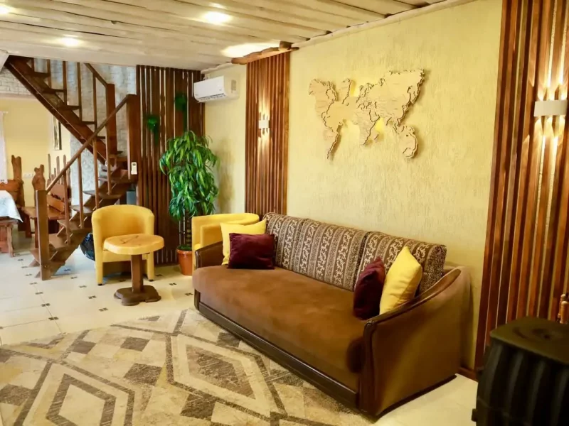 Гродненцы построили «Дом на воде» — около усадьбы плавают карпы и растут кувшинки