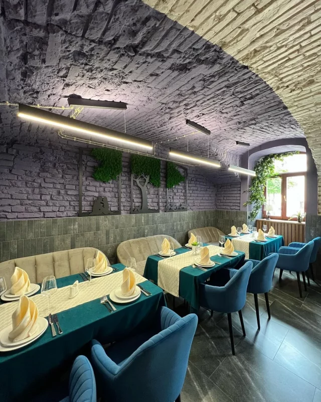 “Готовили вкусно и не экономили на мясе”. Гродненцы ностальгируют по “Пельменной” в центре