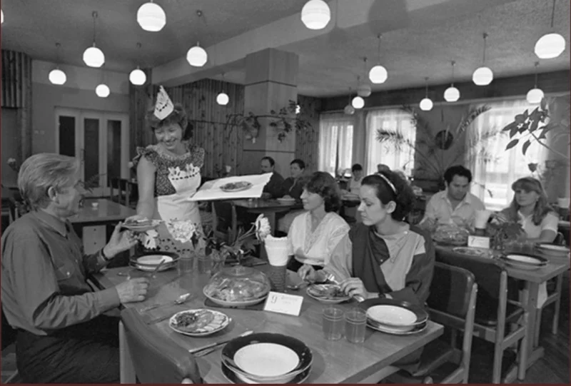 “Готовили вкусно и не экономили на мясе”. Гродненцы ностальгируют по “Пельменной” в центре