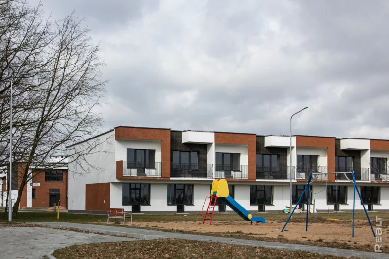 Свободная планировка и зона для барбекю: как выглядят таунхаусы в Погоранах по $750 за квадрат