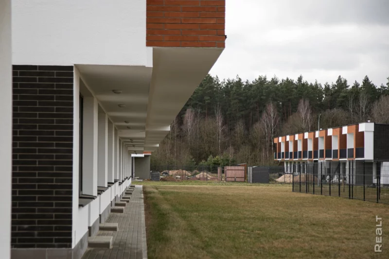 Свободная планировка и зона для барбекю: как выглядят таунхаусы в Погоранах по $750 за квадрат