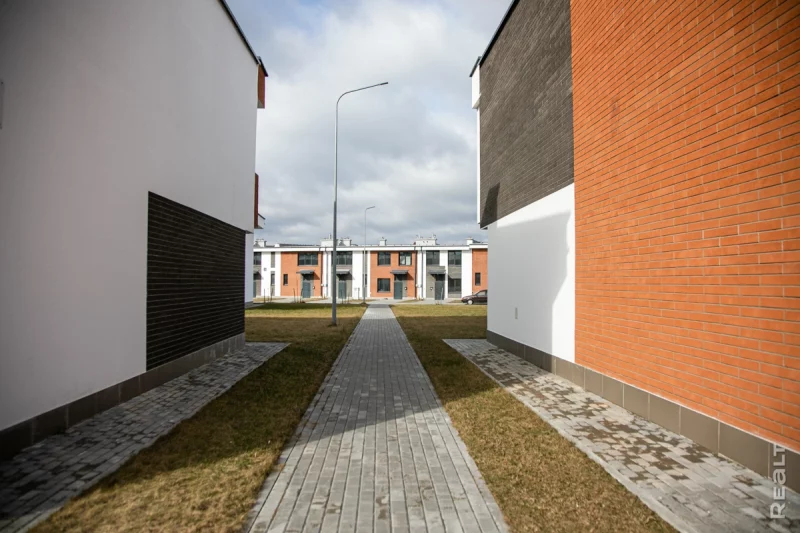 Свободная планировка и зона для барбекю: как выглядят таунхаусы в Погоранах по $750 за квадрат