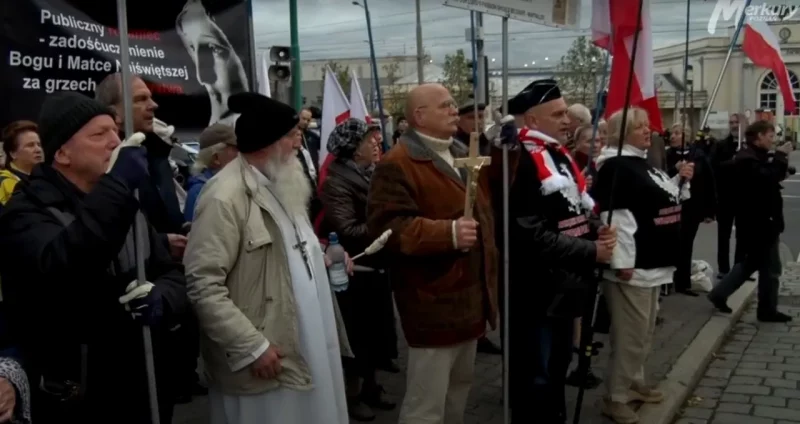 Протест польских католиков против концерта группы Behemoth. 2016 год. Скриншот из видео Radio Poznań