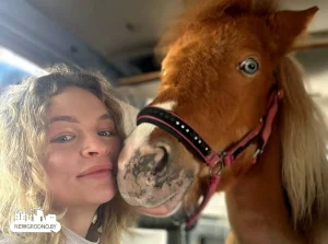 Гродненке на 8 марта подарили пони — это была ее давняя мечта Гродненке на 8 марта подарили пони — это была ее давняя мечта