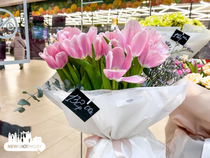От 3,5 до 132 рублей. Сколько стоят тюльпаны к 8 марта в Гродно
