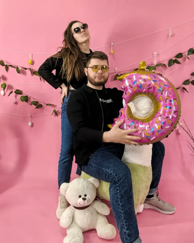 В центре Гродно открылась фотостудия — клиентов завлекают живыми цыплятами