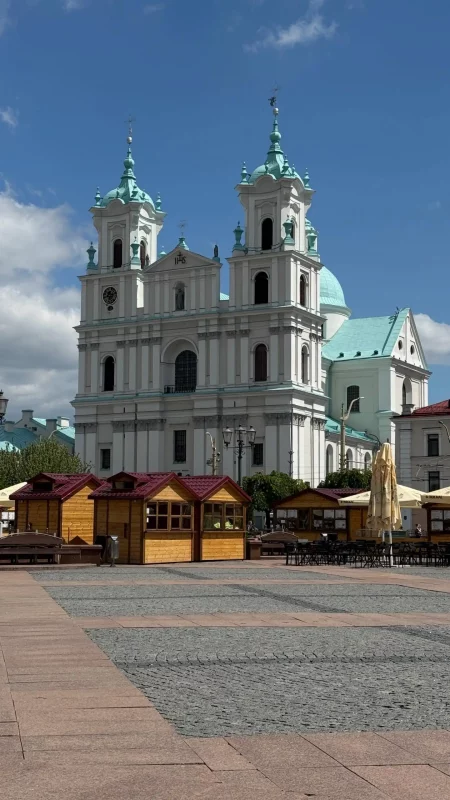 Гродненцы спорят из-за ярмарки у Фарного костела. Одни недовольны запахом шашлыка, другие радуются уюту