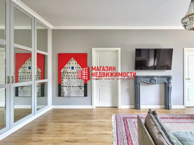 Недвижимость недели: в центре Гродно продают квартиру с интерьером, как из журнала, и собственным газоном