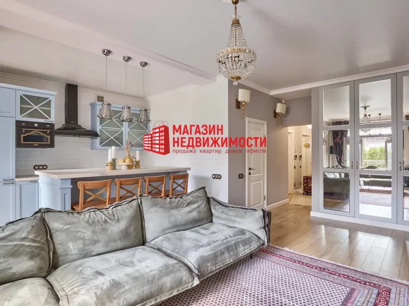 Недвижимость недели: в центре Гродно продают квартиру с интерьером, как из журнала, и собственным газоном