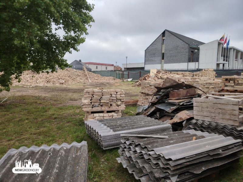 Реконструкция по-гродненски: столетний дом в центре Гродно разобрали на кирпичи