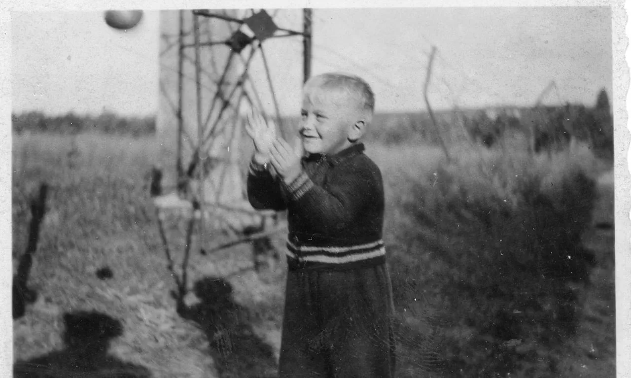 Эндру Стэмпнеўскі з Гродна за межамі ваеннага лагера. Каля 1943-1944 гг. Фота з архіва сям'і Стэмпнеўскіх.
