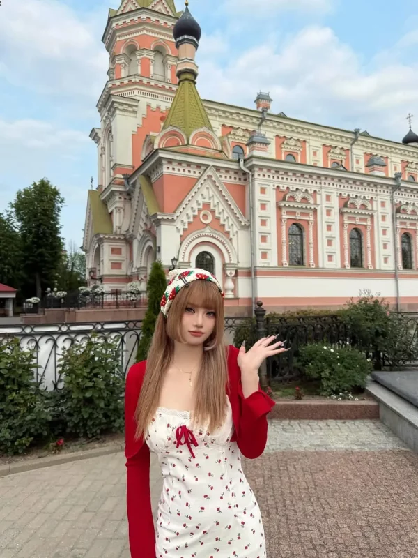 В Гродно приехала очень милая туристка из Китая — горожане жалеют, что не успели сделать с ней фото 