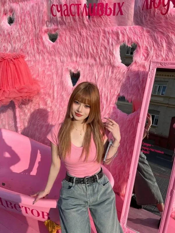 В Гродно приехала очень милая туристка из Китая — горожане жалеют, что не успели сделать с ней фото 