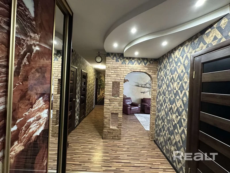 Нерухомасць тыдня: у Гродне прадаюць кватэру з тыграм і леапардам