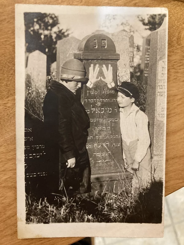 Американец ищет следы предков, которые родились в Гродно — горожане восстановили пробелы по фото  