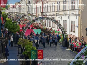 Изменят маршруты транспорта и работу поликлиник, поставят КПП: что ждет гродненцев на 3 июля и длинных выходных? шествие в Гродно