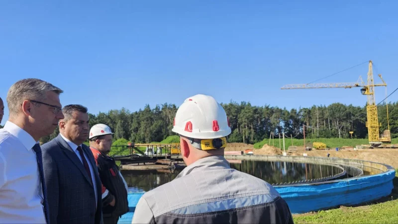 В Лиде затормозилась реконструкция очистных сооружений. Они не справляются с нагрузкой — страдает река