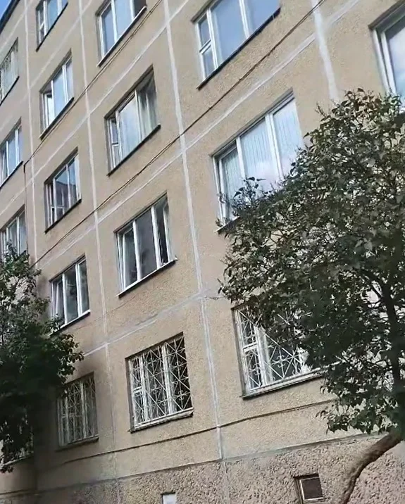 «Прасцей з’ездзіць у Турцыю». Гродзенку здзівілі чэргі на пратэзаванне на некалькі гадоў наперад і размяшчэнне стаматалогіі