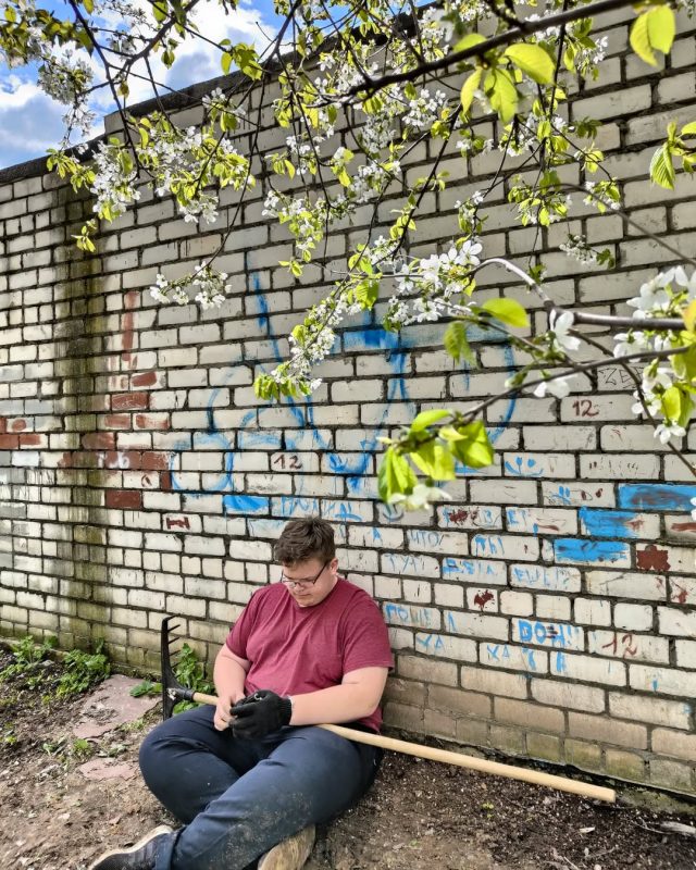 «Я как продавец ночнушек, мне нужны большие бабки». Ролики рэпера из Гродно вирусятся в TikTok