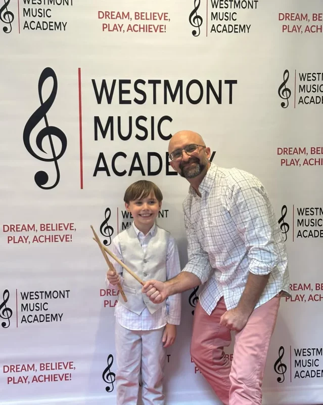 Александр с учениками. Фото: из архива героя