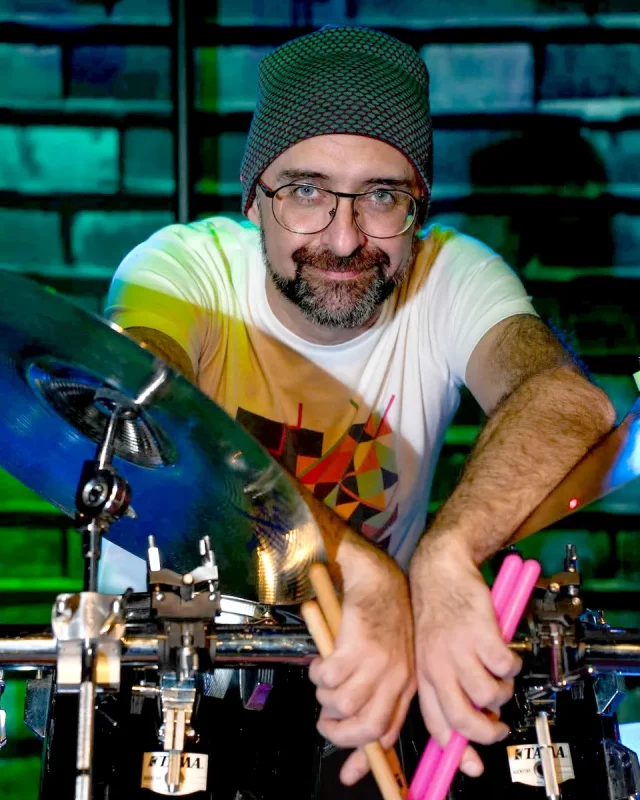 Александр Пасечник за барабанами