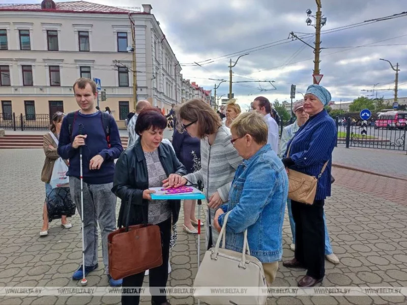 "Гродно в формате тифло". Необычную тактильную экскурсию провели для незрячих