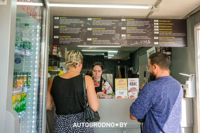 В Гродно открылась шаурмичная с террасой на крыше. Ее полюбили водители 