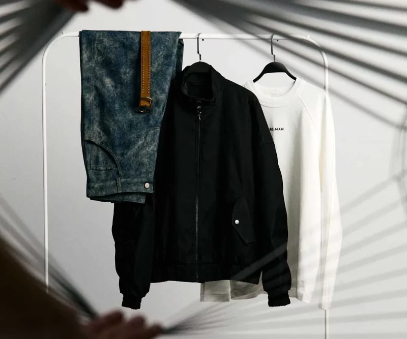 Популярная дизайнерка из Гродно сделала линию одежды для мужчин. Футболки — по 160 рублей Бренд "Ro.man". Фото: instagram.com/ro.man.brand/