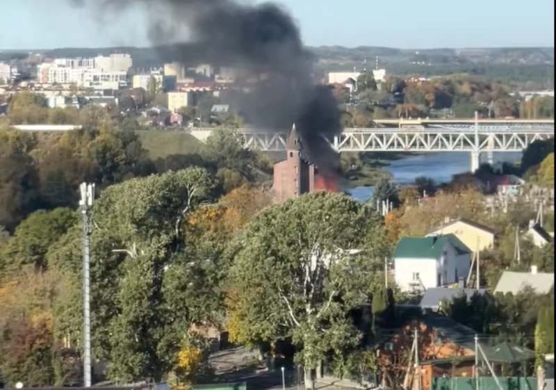 В Гродно на выходных чуть не сгорел «замок Дракулы» (обновлено) Гродно; гродненский замок Дракулы; пожар