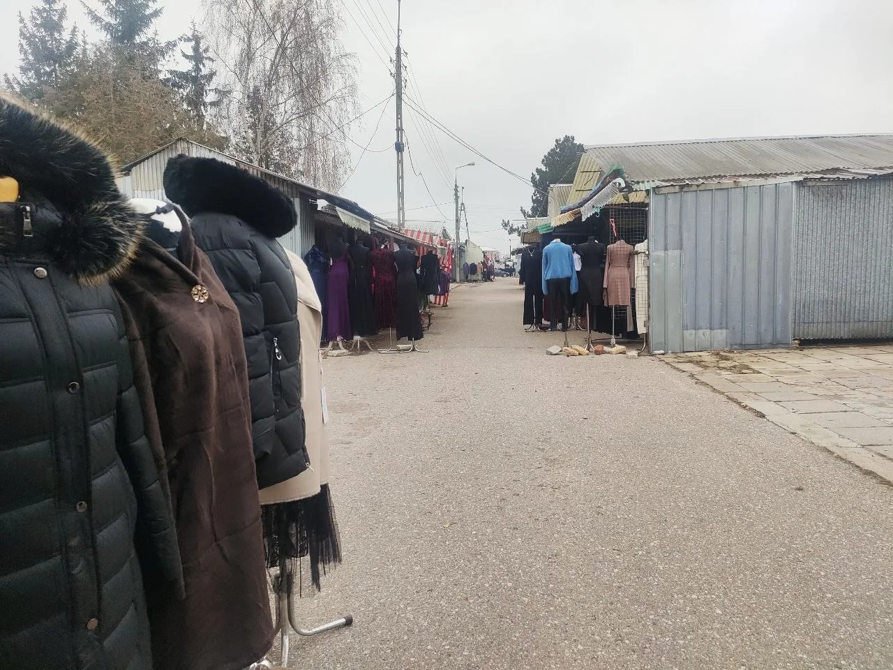 «Без беларусаў цяжка». Як Кавалерыйскі рынак у Беластоку (не) ажывае пасля адкрыцця межаў