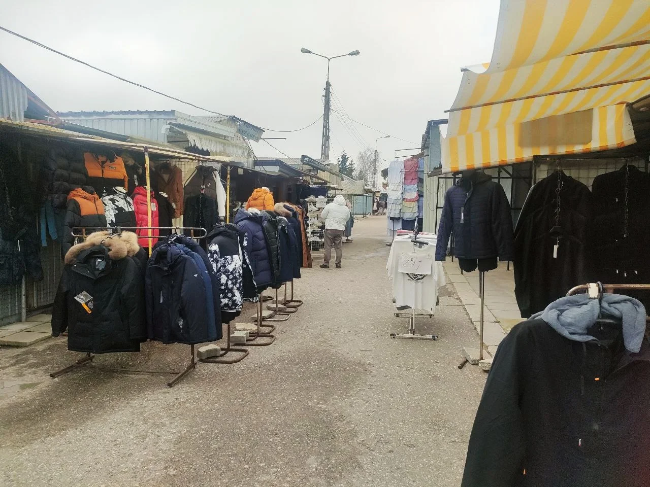 «Без беларусаў цяжка». Як Кавалерыйскі рынак у Беластоку (не) ажывае пасля адкрыцця межаў