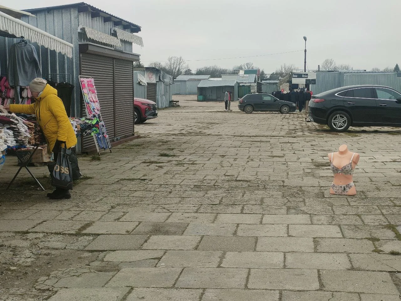 «Без беларусаў цяжка». Як Кавалерыйскі рынак у Беластоку (не) ажывае пасля адкрыцця межаў