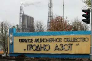 Лидская обувная фабрика на карантине. Работники говорят, что у многих нашли коронавирус Знак на ўездзе на тэрыторыю ААТ "Гродна Азот" © LookByMedia