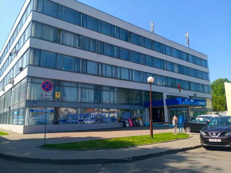 "Очень веселенькая" реконструкция от Семашко. Почему в Гродно годами не могут решить, что делать с Домом быта Дом быта в Гродно; советский модернизм; пример архитектуры советского модернизма в Беларуси