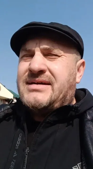 Блогер Сергей. Скриншот из видео мужчины