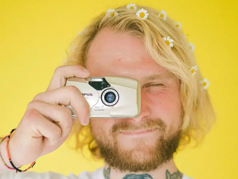 «Много блондинов и вкусный шоколад». Девушка перечислила стереотипы о Беларуси — вот что ей ответили