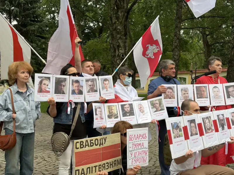«Тут апынуліся ўсе гарадзенцы свету». В Белостоке прошла последняя акция в поддержку Анджея Почобута — впервые с участием самого журналиста 