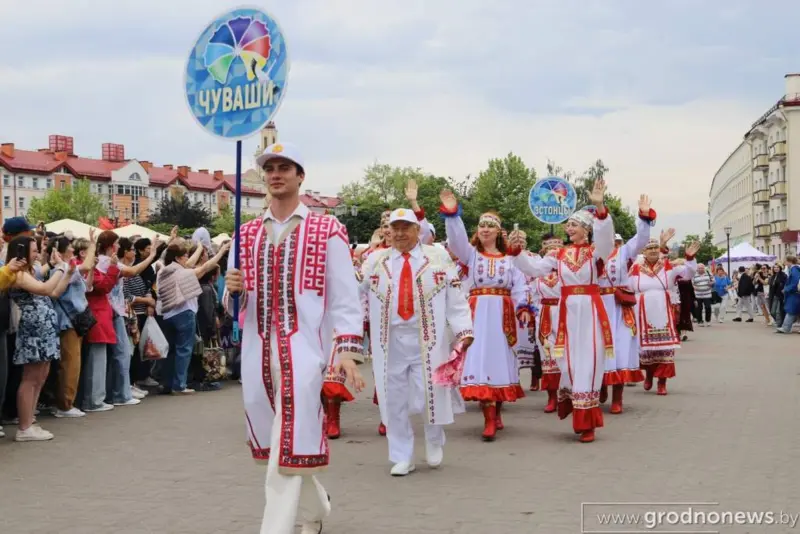 Более 40 национальностей, 100 мероприятий и выступление Лукашенко. В Гродно открылся юбилейный Фестиваль национальных культур