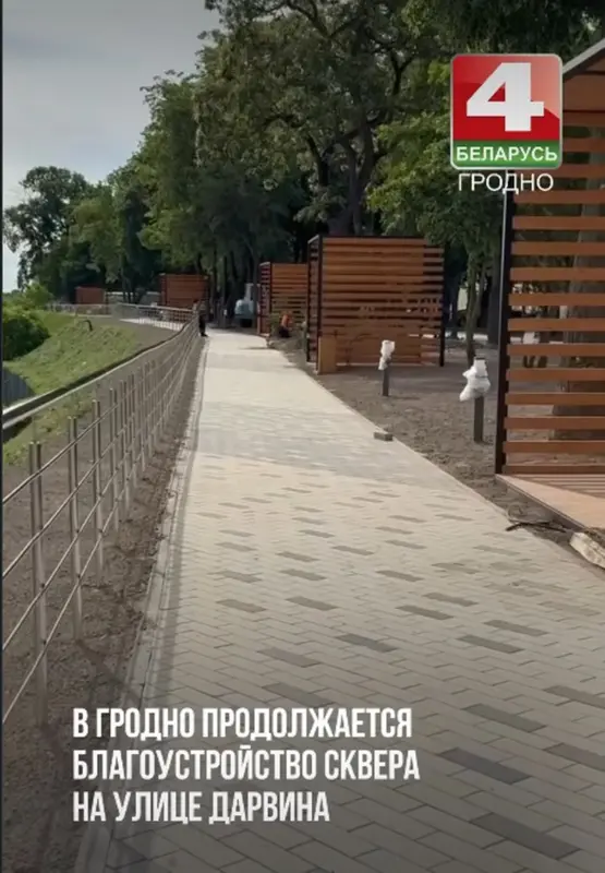 В сквере на Дарвина продолжается благоустройство. Гродненцы снова раскритиковали новые беседки и ограждение