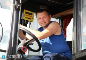 Механизатор с протезом 15 лет управлял трактором — теперь врачи из Гродно хотят ему это запретить Механизатор с протезом 15 лет управлял трактором — теперь врачи из Гродно хотят ему это запретить