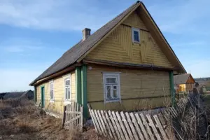 В Слонимском районе продают часть деревни: шесть домов можно купить по 45 рублей каждый Дом Слонимский район