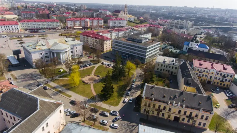 В историческом центре Гродно хотят построить новое здание. Оно восстановит утраченную застройку?