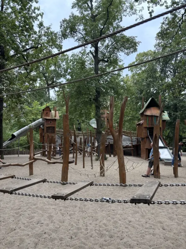 Гродзенка паскардзілася на недахоп дзіцячых пляцовак у цэнтры горада - яе падтрымалі
