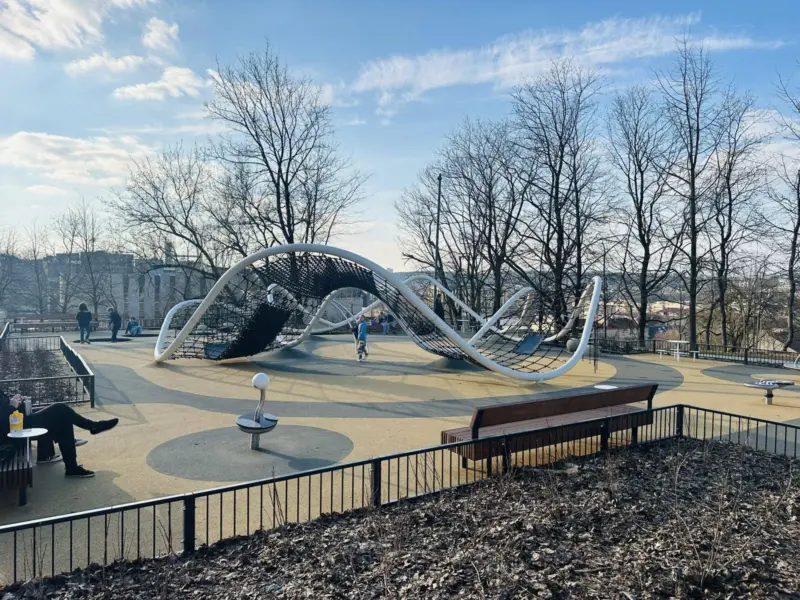 Гродзенка паскардзілася на недахоп дзіцячых пляцовак у цэнтры горада - яе падтрымалі