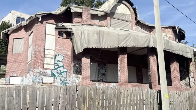 В Гродно продают недострой по соседству с «домом Дракулы»