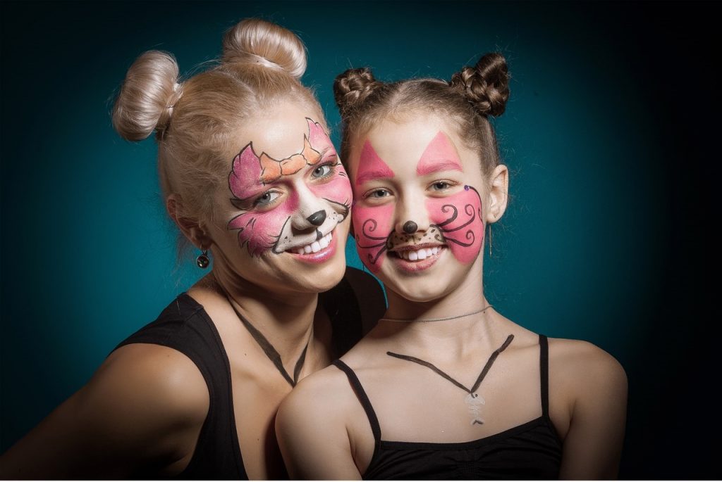 Вядомыя гродзенцы "азвярэлі" каб падтрымаць бяздомных жывёл